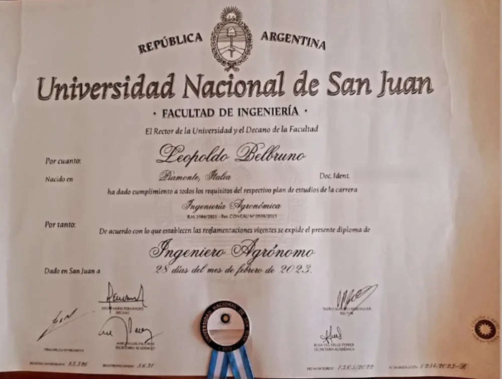 Título de Ingeniero Agrónomo otorgado a Leopoldo Belbruno por la Universidad Nacional de San Juan, Facultad de Ingeniería.
